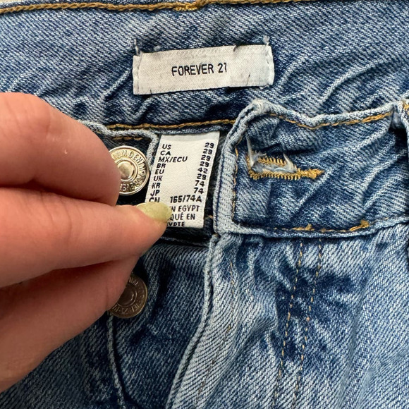 Forever 21 distressed boyfriend jeans - Picture 3 of 6